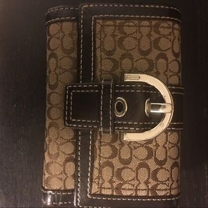 Singnature Coach buckle wallet